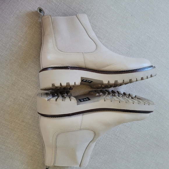 Caslon Miller Taupe Leather Chelsea Boots - Picture 11 of 14